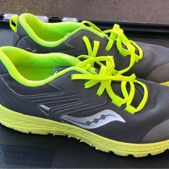 Saucon scohesion Women’s Gray Lime Athletic Running Sneakers Size 5M - Picture 2 of 9